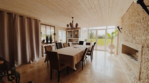 Dining - The Villa - Up to 10 people (Plaine-d'Argenson)