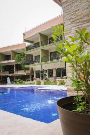 Seasonal outdoor pool, sun loungers - Vista Potrero - Hotel, Camping & Events (Hidalgo)