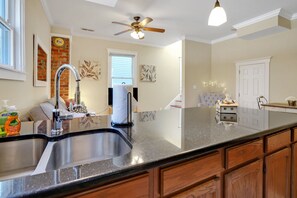 Interior - Condo Riviere Stay Downtown! Walk everywhere! (Wilmington)