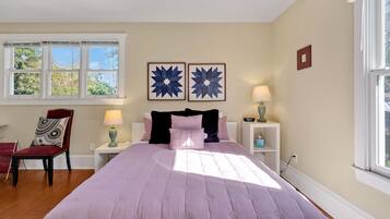 1 bedroom, desk, iron/ironing board, WiFi (free)