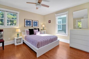 1 bedroom, desk, iron/ironing board, free WiFi - Condo Riviere Stay Downtown! Walk everywhere! (Wilmington)