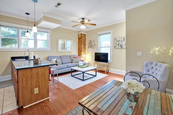 Smart TV - Condo Riviere Stay Downtown! Walk everywhere! (Wilmington)