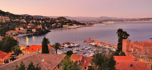 Panoramic sea views, residence with pool, 5 mins walk to beach & village centre