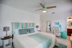 3 dormitorios, escritorio, tabla de planchar con plancha y cuna de viaje