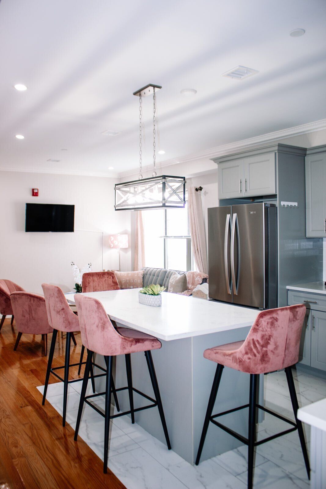 Modern 2/Bed 2/Bath Condo near Boston # W/Parking