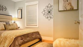 3 bedrooms, desk, iron/ironing board, free WiFi