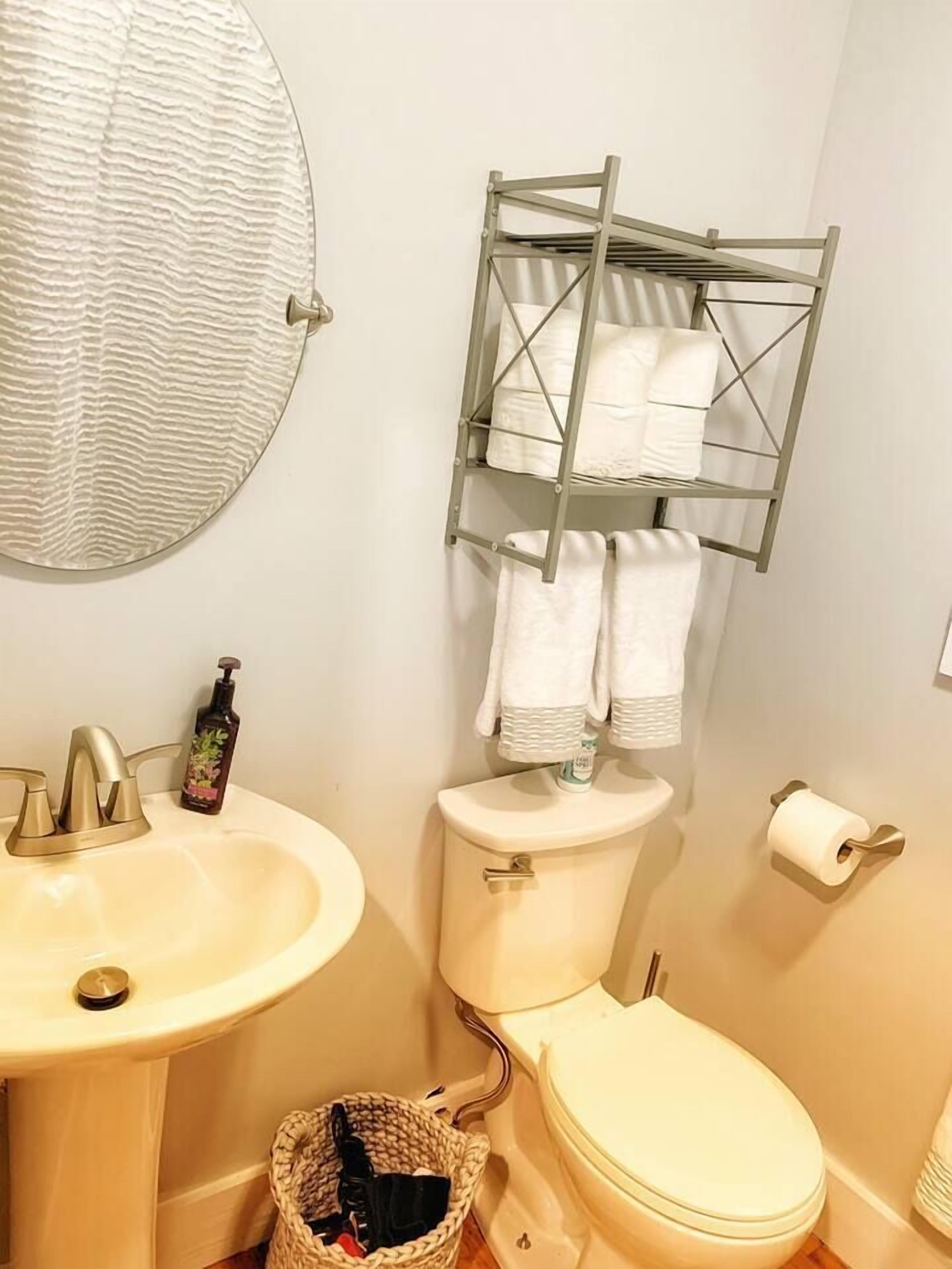 シャワー、ヘアドライヤー、タオル