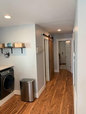 Interior - Cozy Blue Bungalow Walk Downtown! Free parking! (Wilmington)
