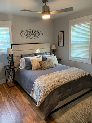 3 bedrooms, desk, iron/ironing board, free WiFi