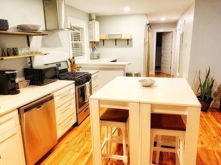 Fridge, microwave, oven, stovetop. Cozy Blue Bungalow Walk Downtown! Free parking!