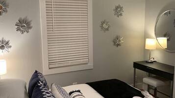 3 bedrooms, desk, iron/ironing board, free WiFi