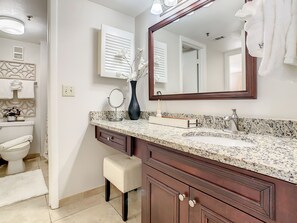 Basic Condo, 2 Bedrooms | Bathroom
