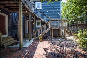 Outdoor dining - The Wilmingtonian on Front (Wilmington)