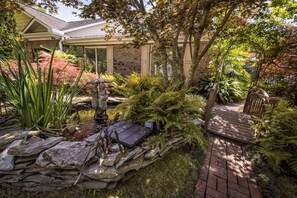 Terrace/patio - The Relaxing Zen Garden. You've found it. (Wilmington)