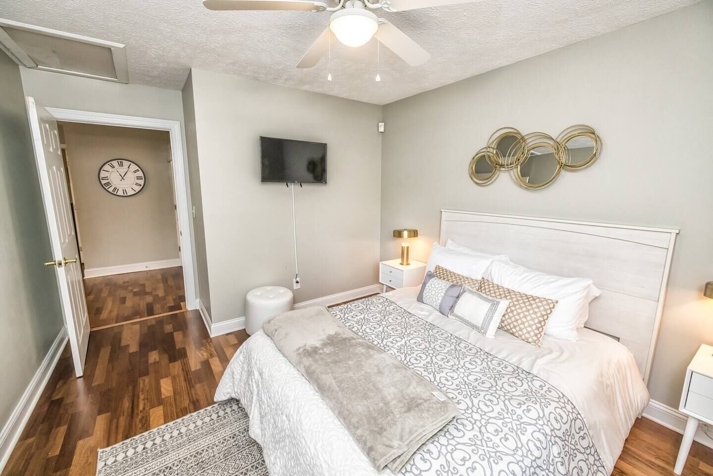 2 dormitorios, colchones viscoelásticos, tabla de planchar con plancha