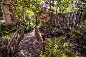 Property grounds - The Relaxing Zen Garden. You've found it. (Wilmington)