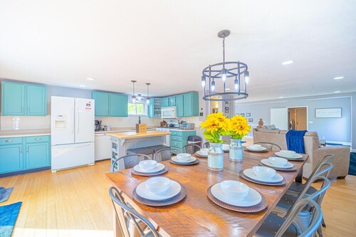 Summer Winterland Retreat-Hot Tub, Dogs Ok, Boyne, Charlevoix, Petoskey