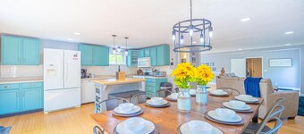 Summer Winterland Retreat-Hot Tub, Dogs Ok, Boyne, Charlevoix, Petoskey