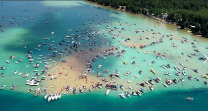 Summer Winterland Retreat-Hot Tub, Dogs, Boyne, Charlevoix, Petoskey, Skiing