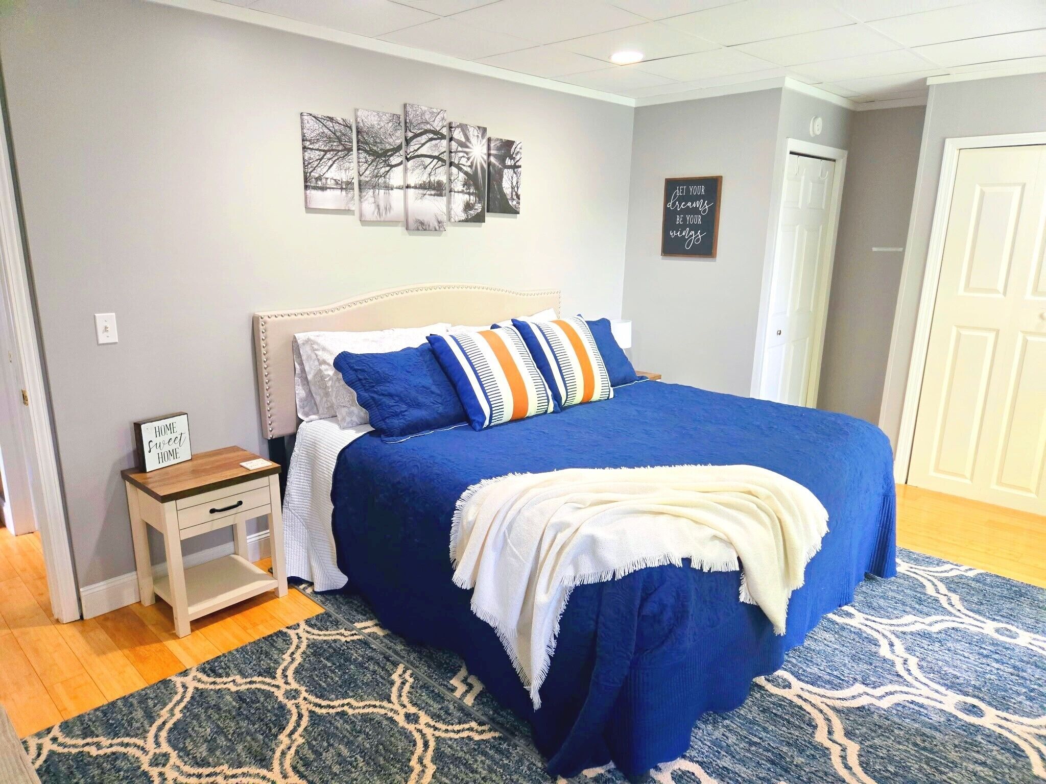 4 slaapkamers, een strijkplank/strijkijzer, gratis wifi, beddengoed