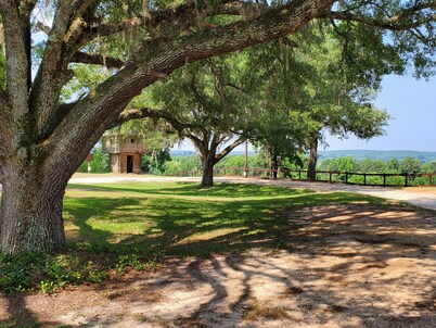 *New Listing* Time Out Retreat is near Lake Eufaula & George T. Bagby State Park