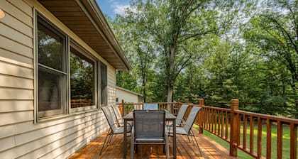Three Bedroom, Two Bathroom Home on Large Private lot on the Mississippi River