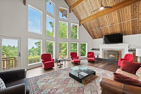 TV connectée, cheminée, baby-foot