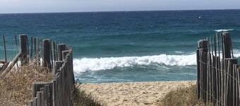 Recent single-storey villa with sea and mountain views 10 people heated pool