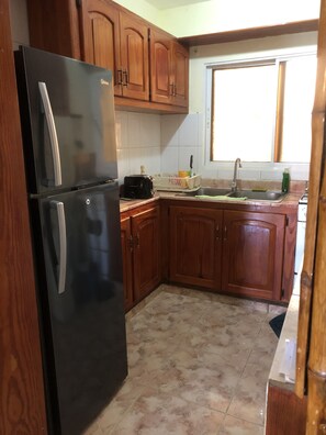 Frigorifero, microonde, forno, piano cottura