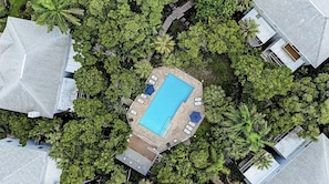 Piscina all'aperto, una piscina riscaldata