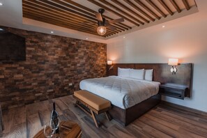 Suite estándar | Edredón, camas Select Comfort, minibar y decoración personalizada 