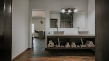 Deluxe Studio Suite | Bathroom | Bathtub, hair dryer, towels, soap