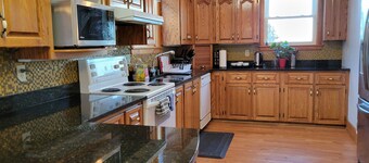 Amazing ocean view/ private road/close to bayswater beach.