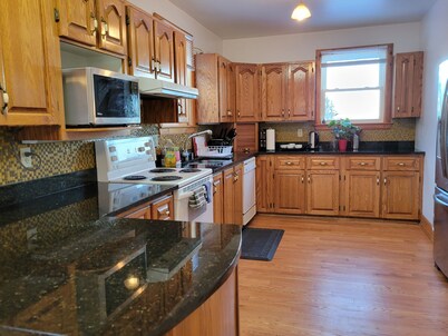 Amazing ocean view/ private road/close to bayswater beach.