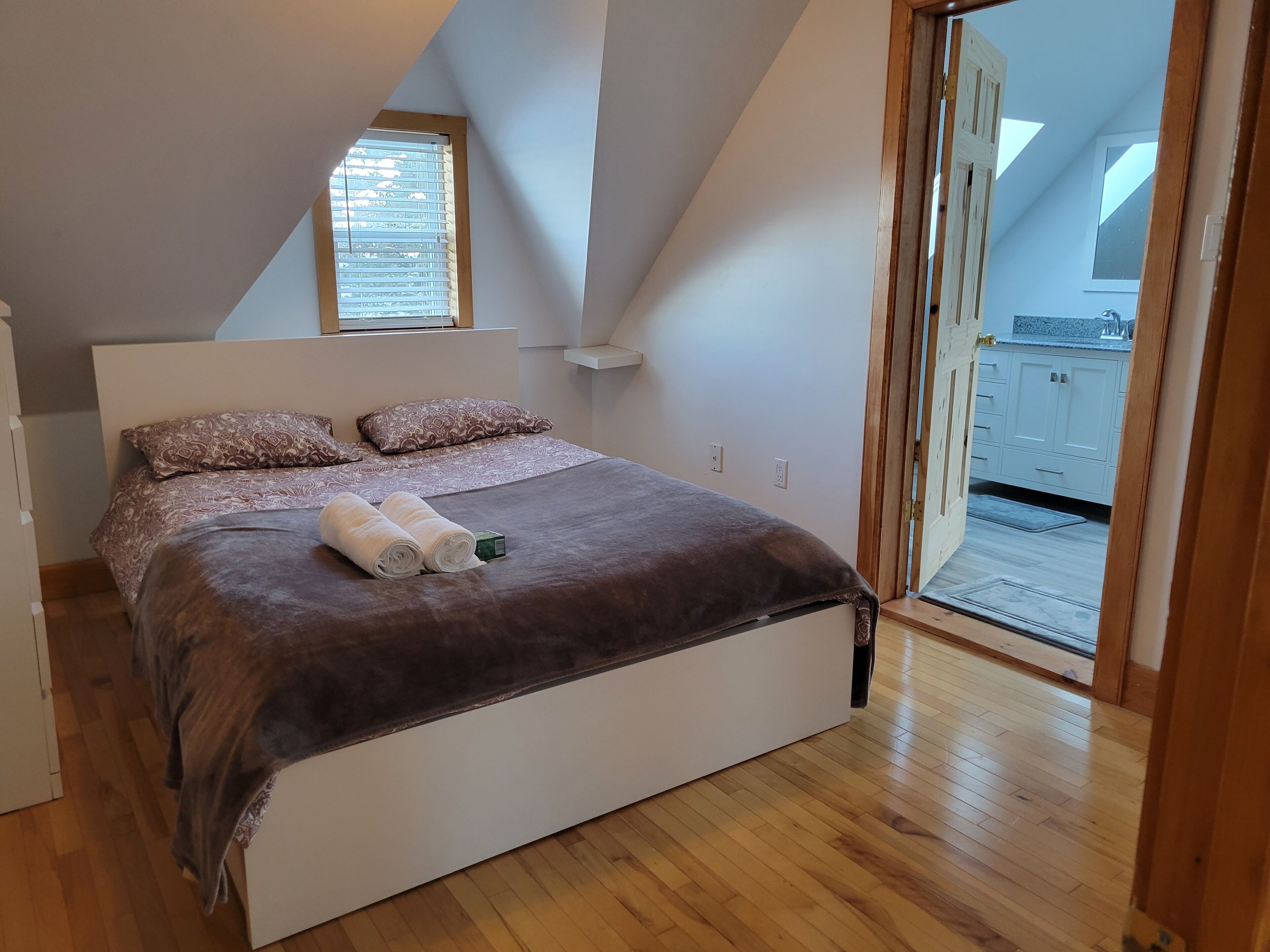 4 bedrooms, WiFi, bed sheets