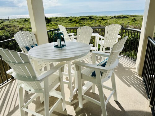 Renovated beach front condo in amenity-filled Duneridge 