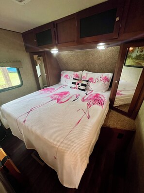 2 Schlafzimmer, Schreibtisch, Bügeleisen/Bügelbrett, kostenloses WLAN