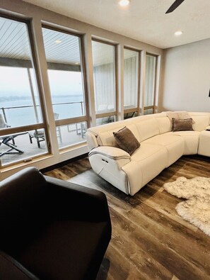 Smart-tv en een open haard