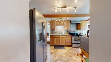 Geladeira, micro-ondas, fogão, cooktop