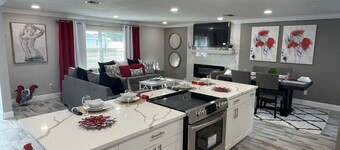 ☀️WOW☀️ UPDATED with HEATED POOL & HOT TUB HOME 5 MIN TO BEACH 3BD 2BA 2 KING BEDS