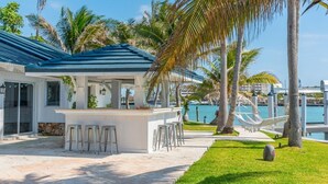 BBQ/picnic area - Villa Hashmi (North Bay Village)