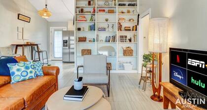 Quick Bike Ride to Central Austin from Quiet 1BD