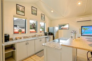 Fridge, microwave, oven, stovetop - Charming Midtown Retreat w/ private yard (Reno)