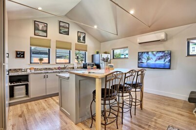 Charming Midtown Retreat w/ private yard