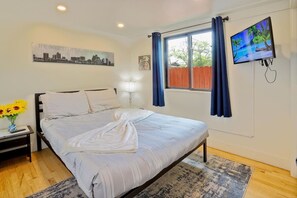 1 bedroom, desk, iron/ironing board, WiFi