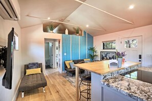 Smart TV - Charming Midtown Retreat w/ private yard (Reno)