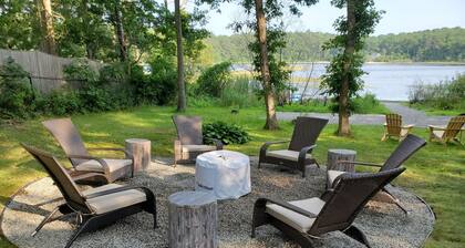 Relaxing Pond Front Home