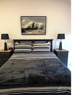 2 bedrooms, iron/ironing board, bed sheets