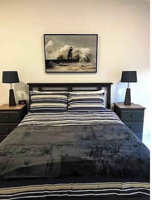 2 bedrooms, iron/ironing board, bed sheets