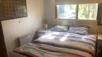 3 bedrooms, iron/ironing board, free WiFi, bed sheets